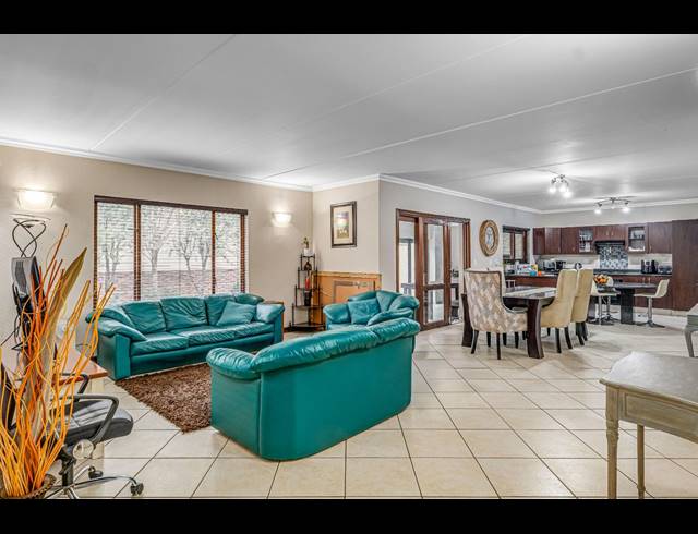 3 BEDROOM CLUSTER FOR SALE IN GLENVISTA